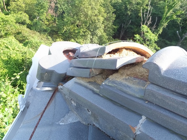 熨斗瓦が崩れてしまった棟瓦